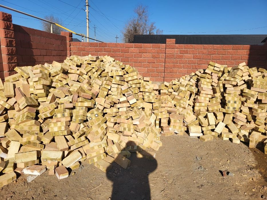 Продам кирпичи по 70 тенге,  есть 10000 кирпичей