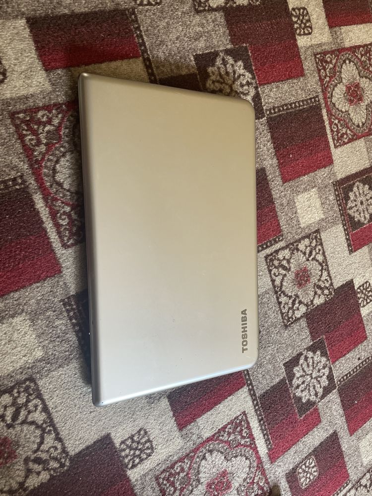 TOSHIBA noutbook