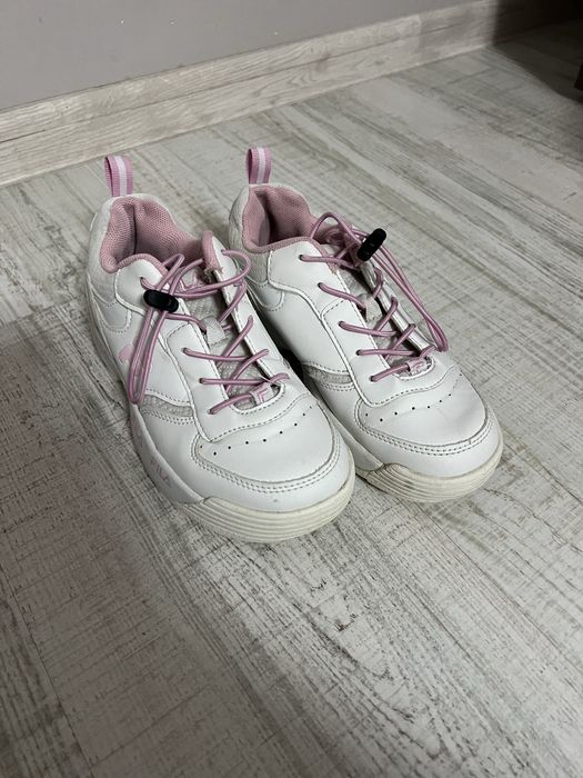 Дамсики обувки : маратонки,дамки боти,деци маратонки и сандала