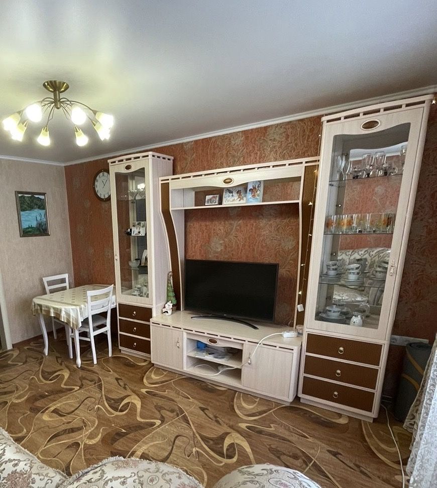 Стенка б/у в гостиную Караганда