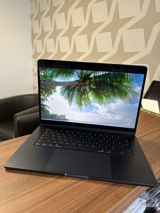 MacBook Air 15.3-inch/ Apple M4 / 16 GB RAM/ 256 GB / Ca nou