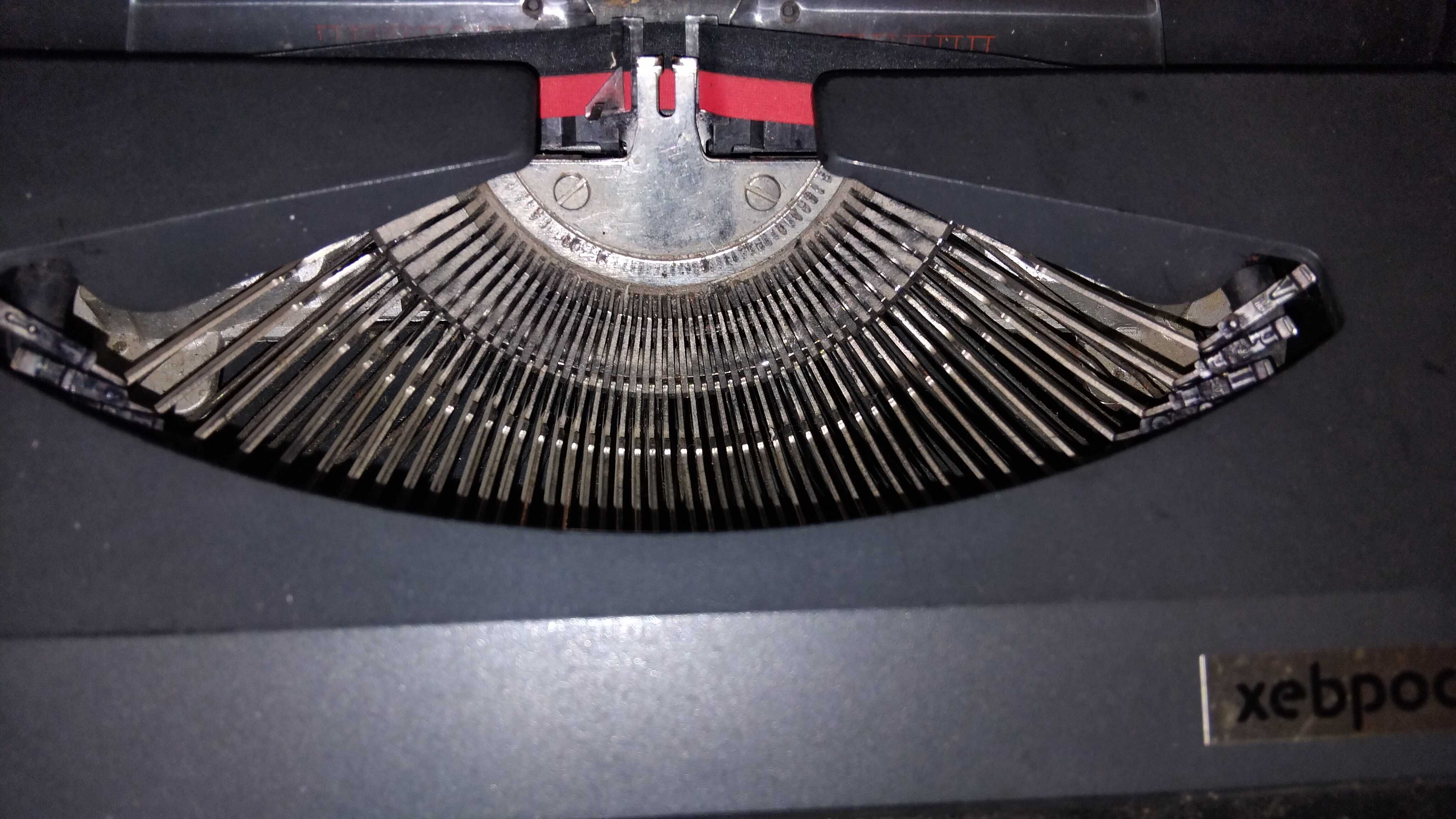 Пишеща машина xebрос 1300 Ф