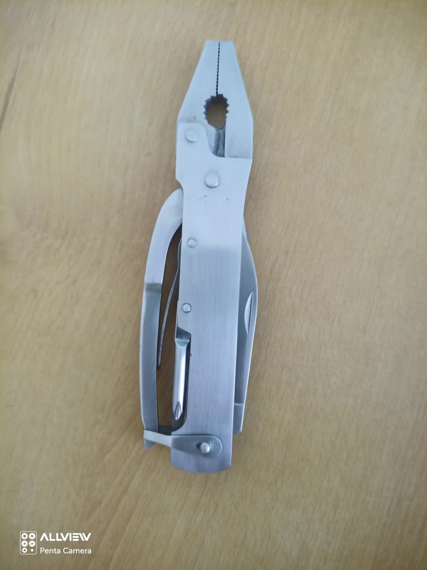 Vând Multitool Baladeo