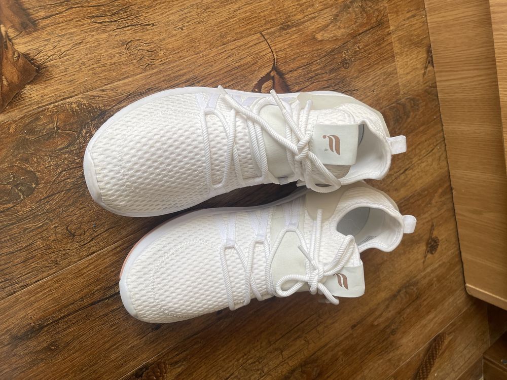 Adidași Fabletics