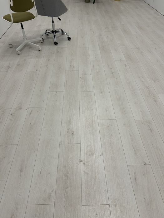 55mp x Parchet laminat Nisbet 8mm, rezistent la apa, 33 -trafic intens