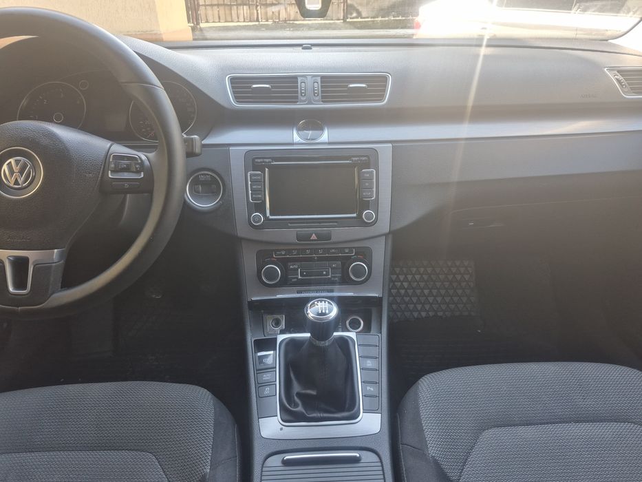 VW  PASSAT  2012