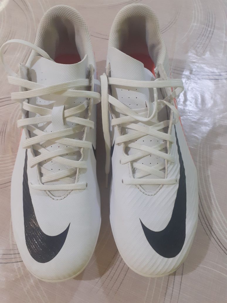 Бутонки Nike mercurial