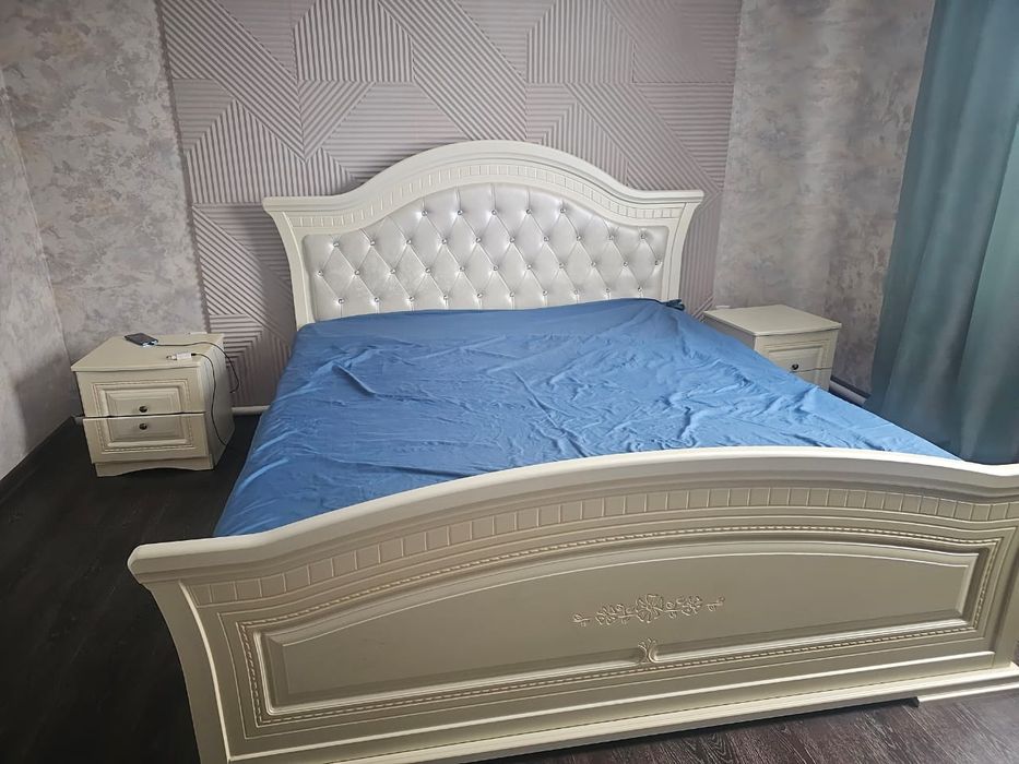 Кровать с тумбами