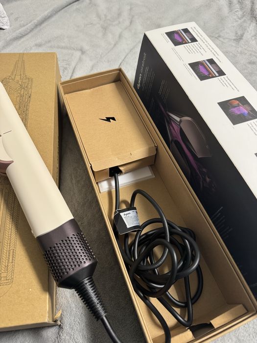 dyson airstrait , nou, stare excelenta ,fara defecte