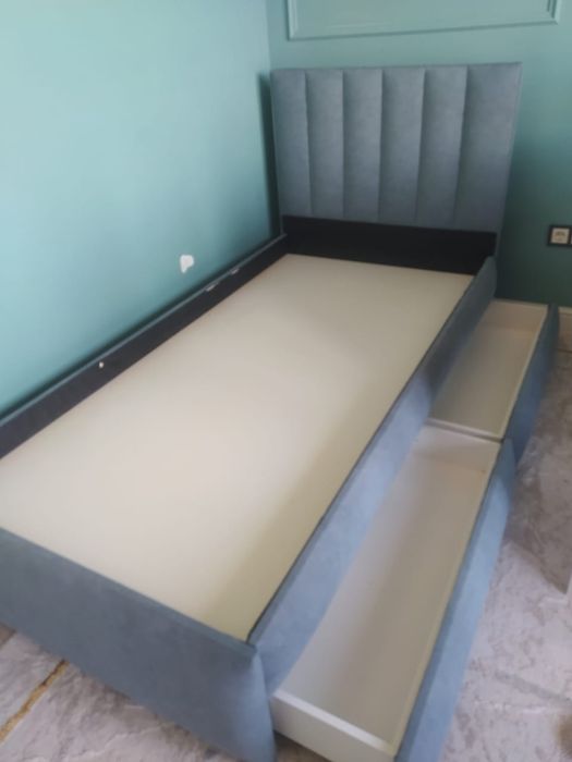 Одинарный кровать  90х180 см