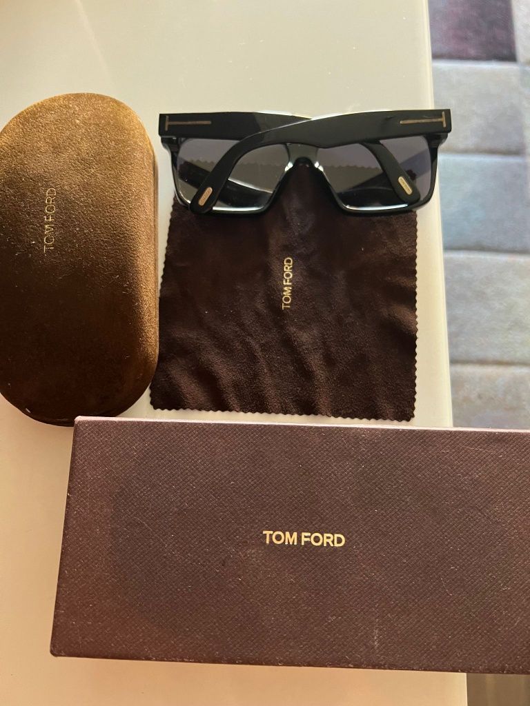 Vând ochelari de soare TOM FORD