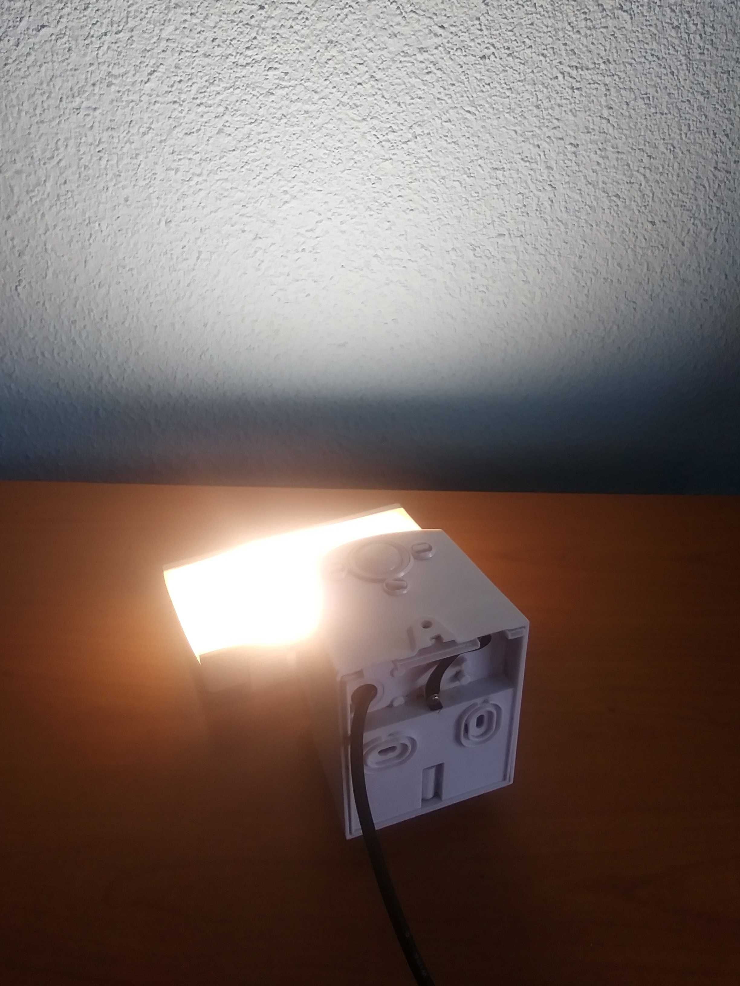Proiector LED cu senzor de prezenta