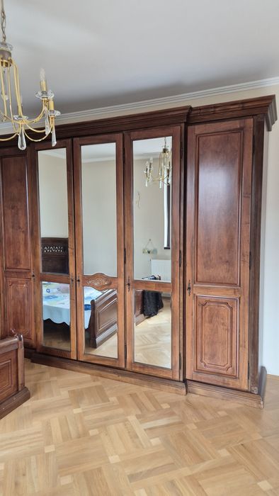 Vand mobilier lemn masiv. Dulap 5 usi.