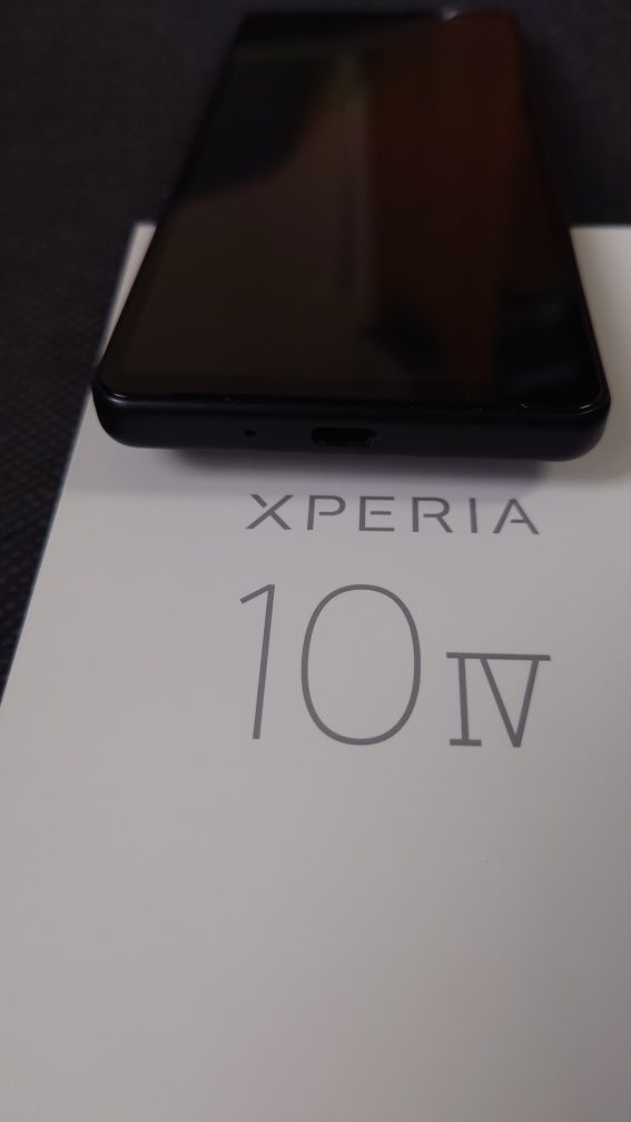 Sony Xperia 10 lV,-128GB, 6GB RAM, + оригинален  калъф