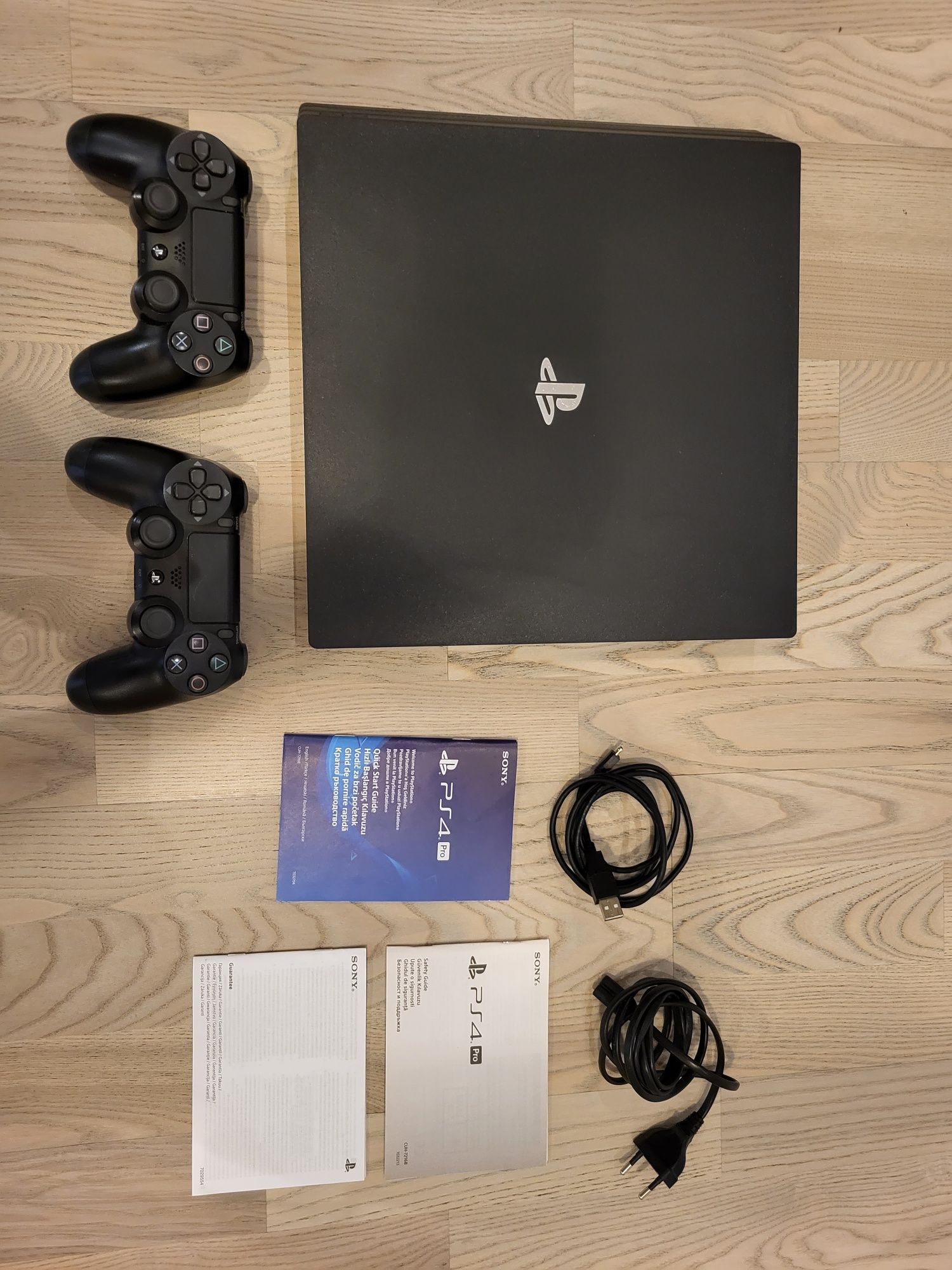 PS4 (Playstation 4 model PRO)