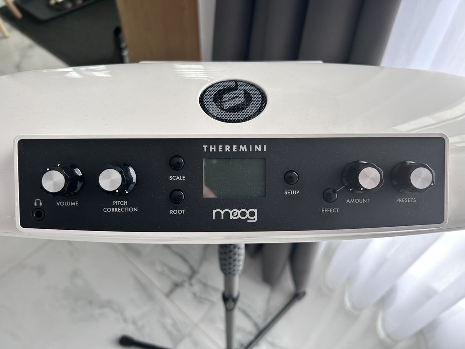 Theremin Moog Sintetizator monofonic digital (NOU)