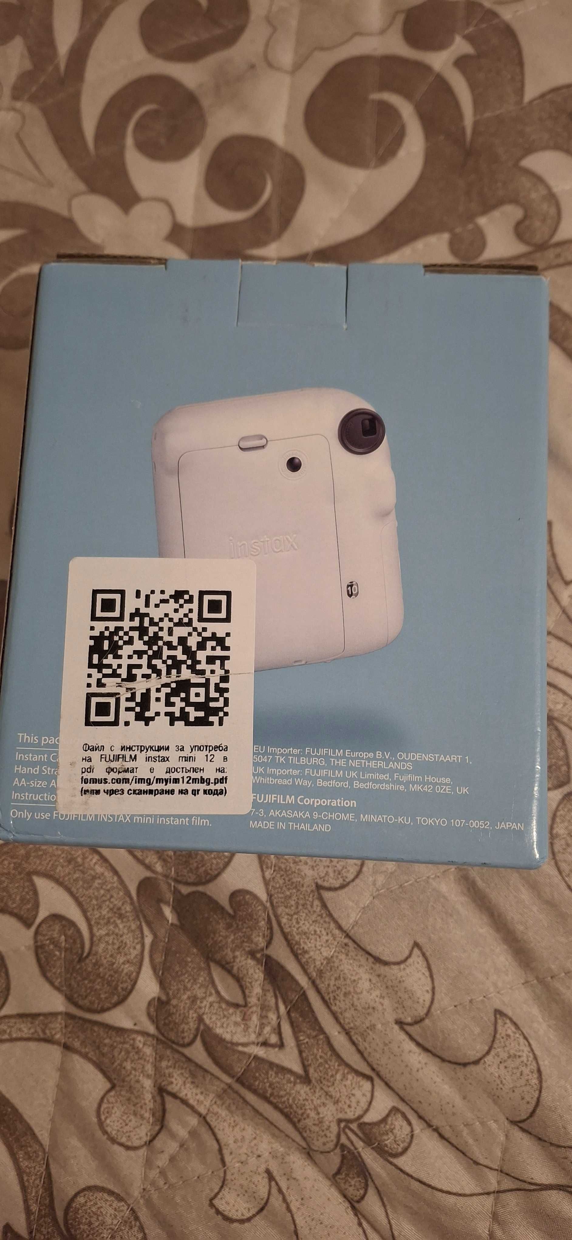Instax mini 12,апарат за моментални снимки.
