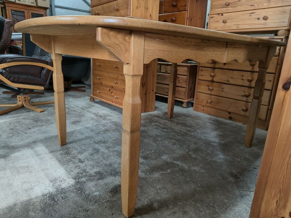 Дъбова трапезна маса