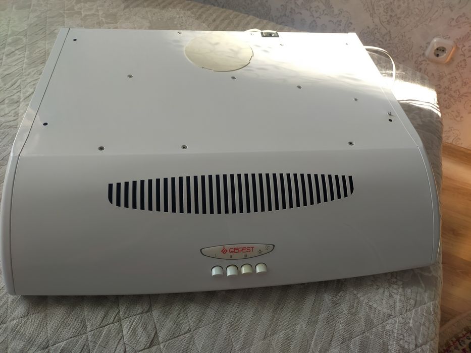 Продам вытяжку Гефест размер 60 в отличном состоянии