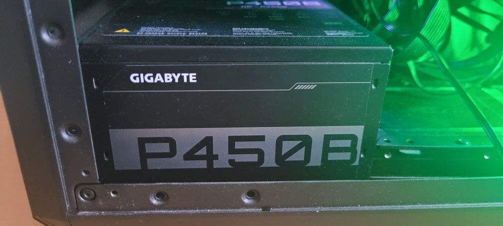 Vând sursă Gigabyte P450B