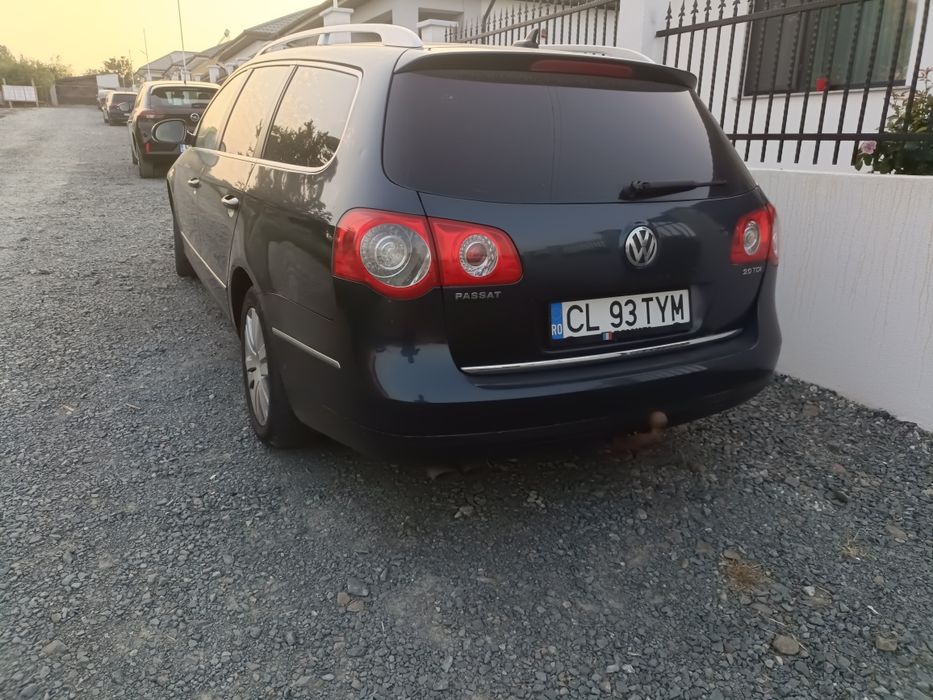 Vând VW Passat B6 break 
An 2008 
Motor 2.0 TDI 136cp (CBAA) 
Cutie ma