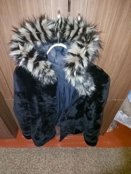 Продам  шубу  маской  котик    женскаю  раз  48