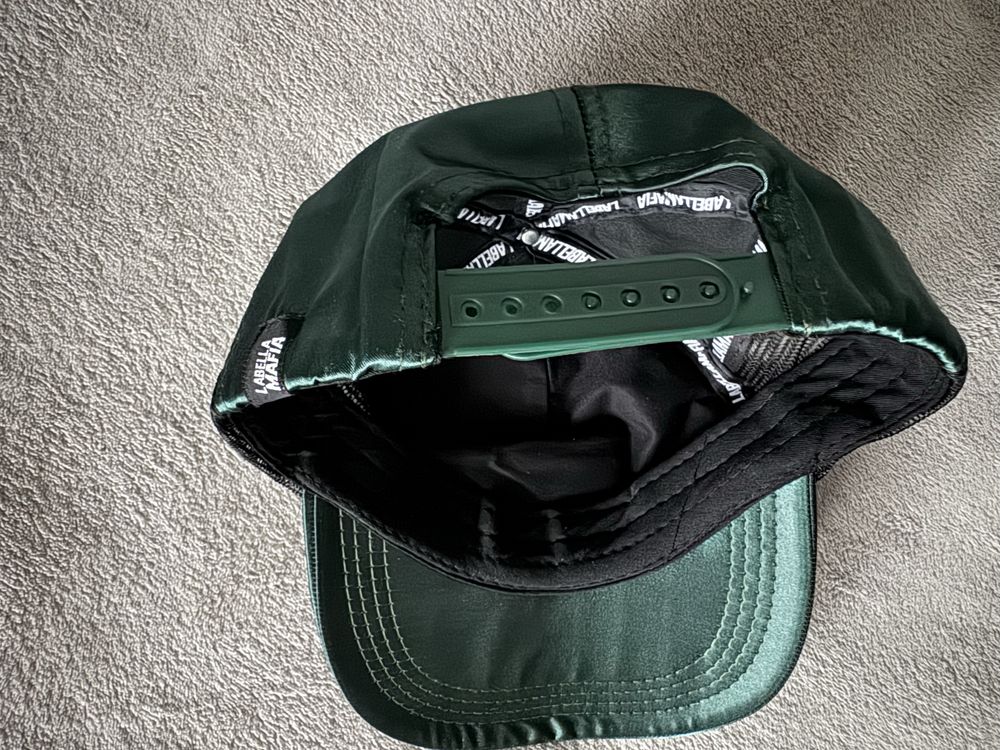 Нов Сет от Топ Reebok и Шапка с Козирка La Bella Mafia