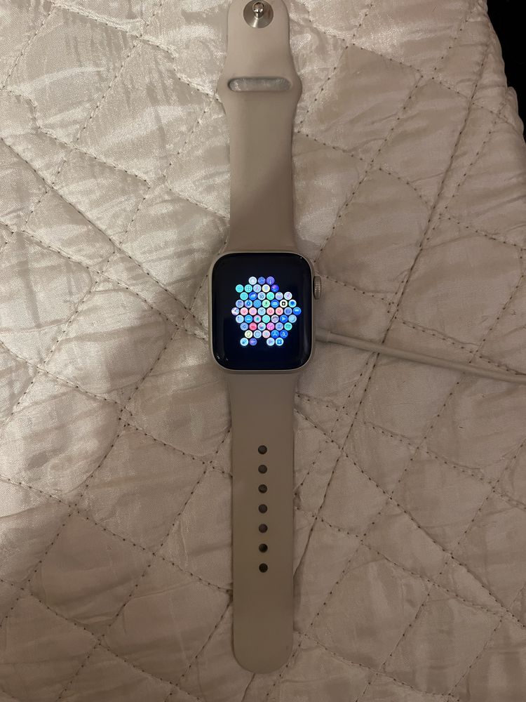 Apple вочт se 2 розовый
