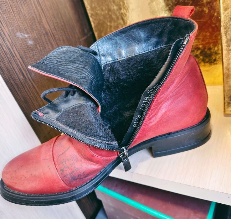 Ботинки продается