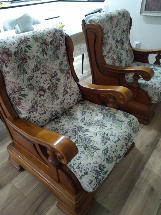 Vând canapea și două fotolii lemn masiv