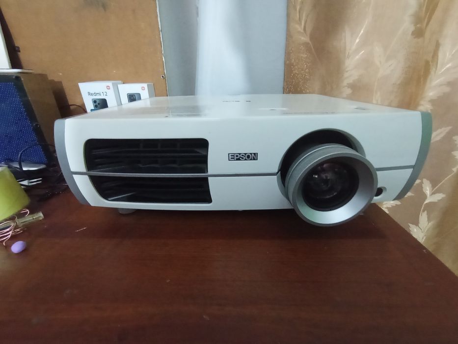 Продам проектор EPSON
