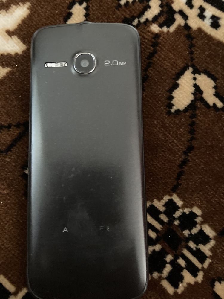 Мобильный кнопочный телефон чёрного цвета