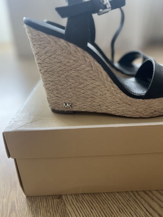 Кожени сандали на платформа Michael Kors размер 38
