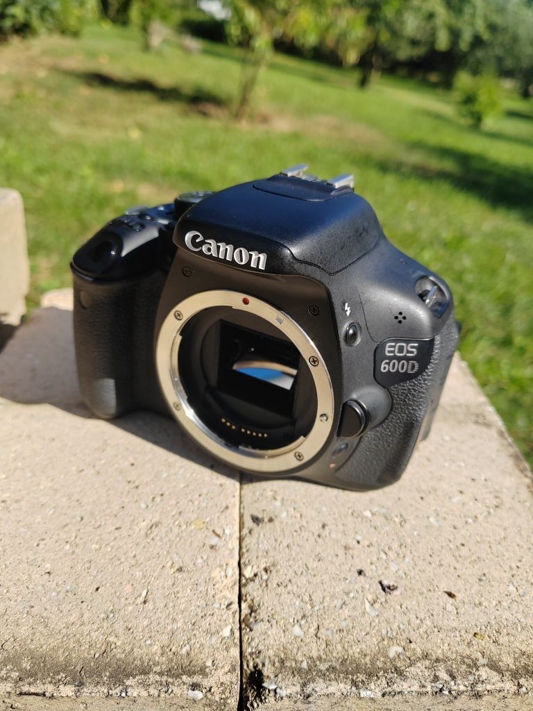 Cameră foto Canon EOS 600D DSLR