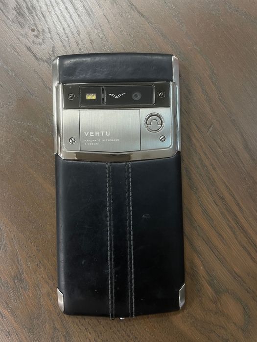 Истински мобилен телефон VERTU