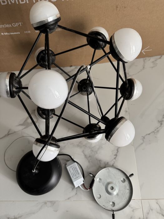 Продам рабочая черная металлическая люстра