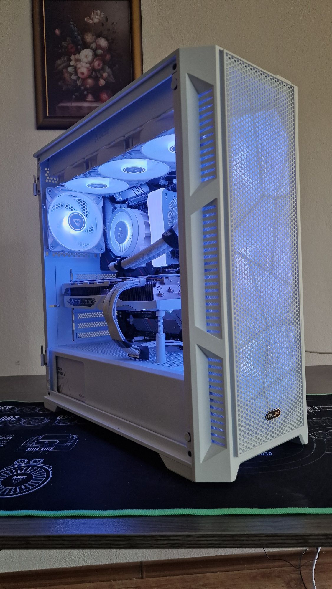 Геймърдки компютър Ryzen 7 5700X3D, RX 7800XT, 32GB
