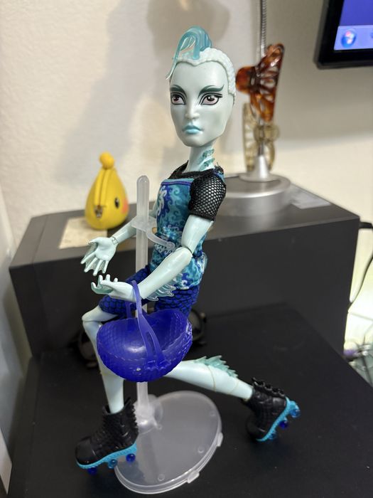 Продам куклу monster high
