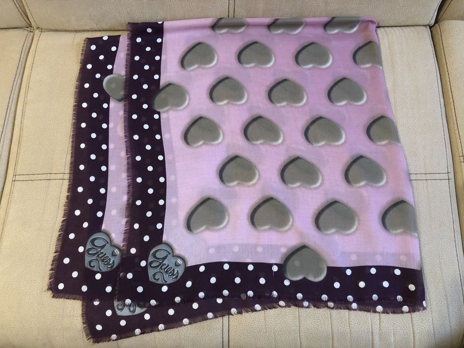 Дамски шал Guess