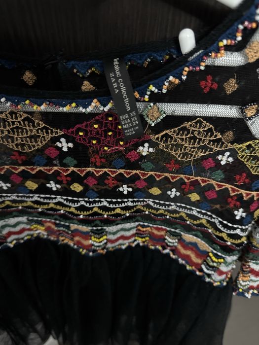 Bluza Zara, marimea XS, purtata de cateva ori.