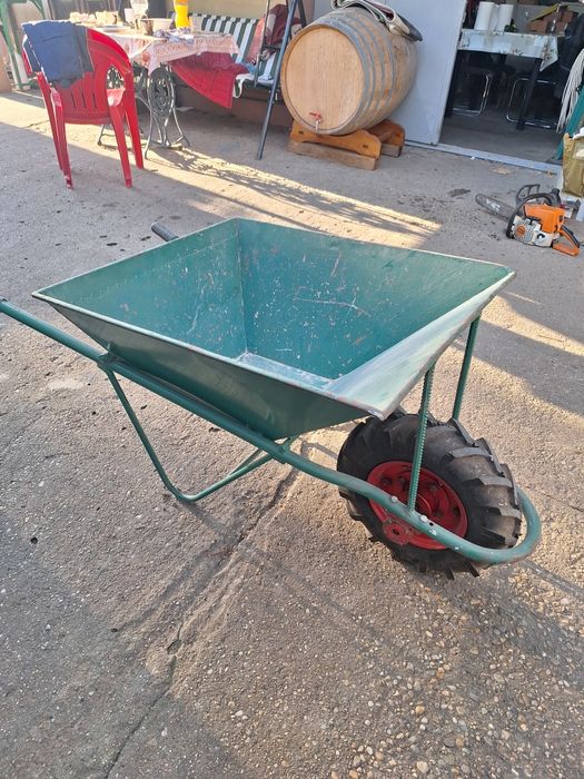 Vând roabă făcută din tablă groasă.