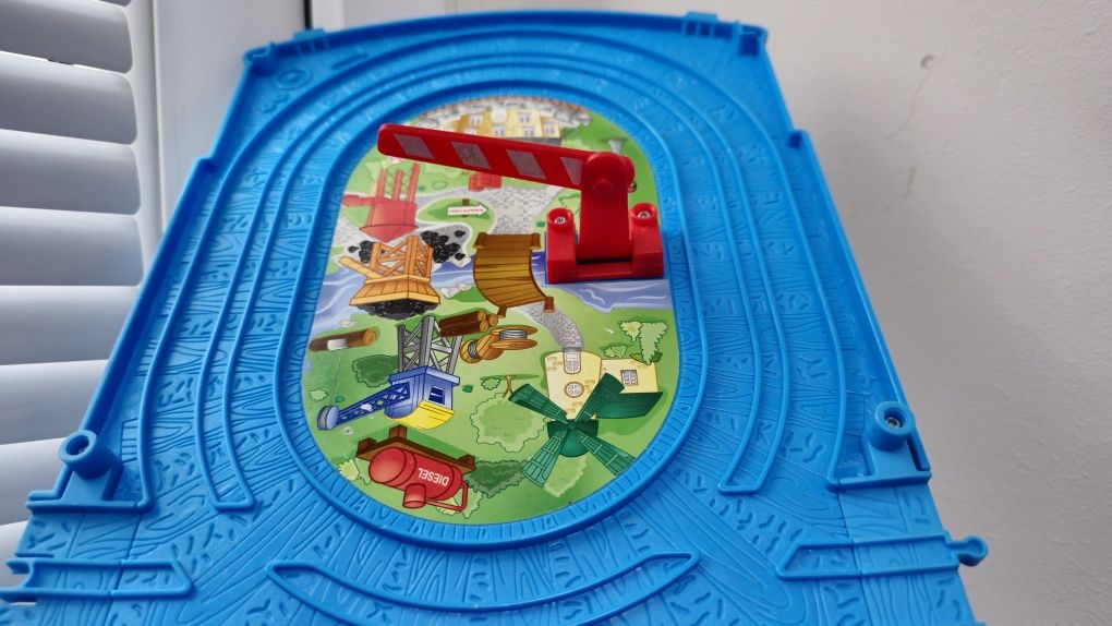 Thomas & Friends Локомотив куфар с колекция от влакчета