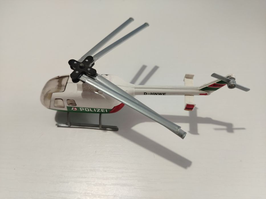 Elicopter și tramvaie marca Siku