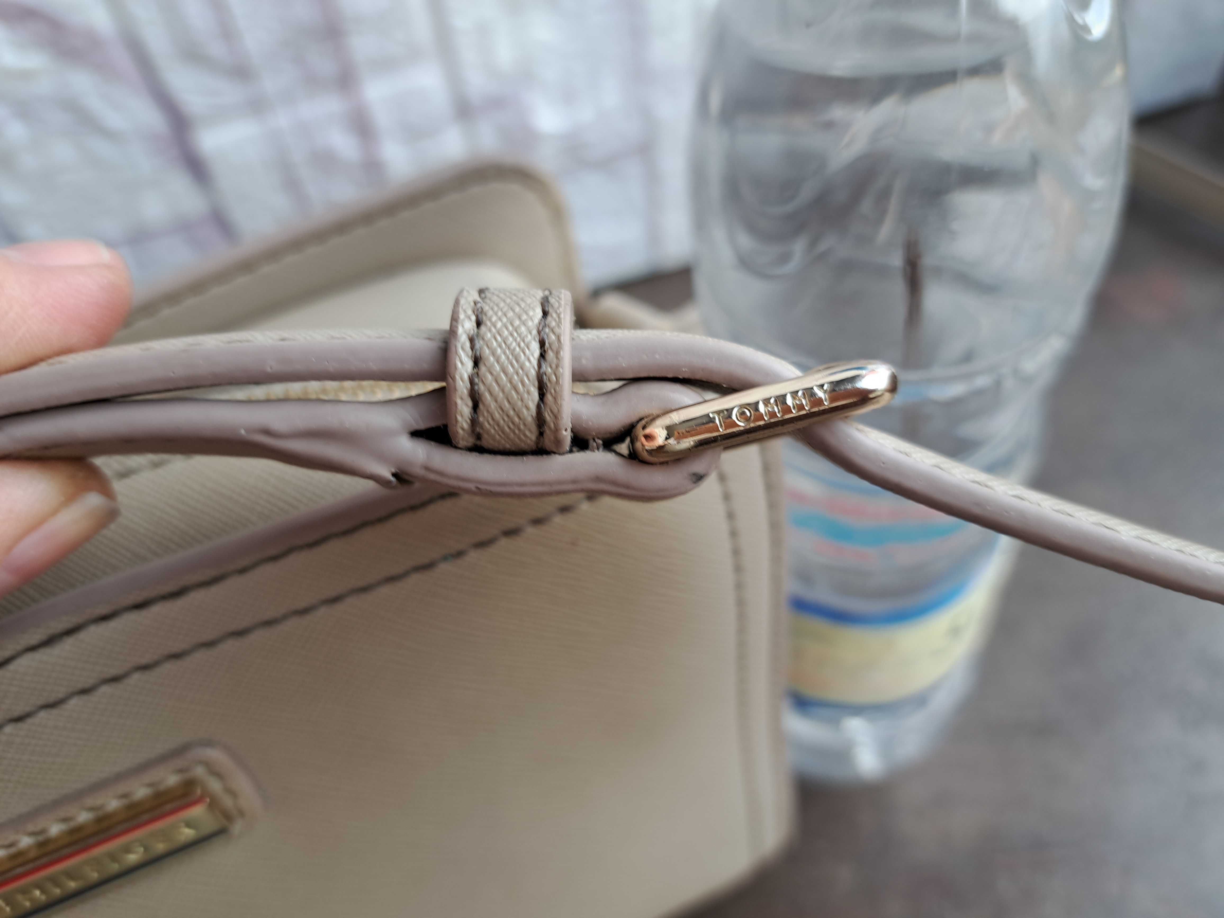дамска чанта,Tommy Hilfiger бежова малка чантичка