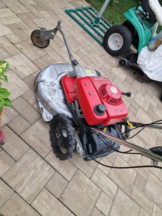 Vand masina de tuns iarba inalta Honda