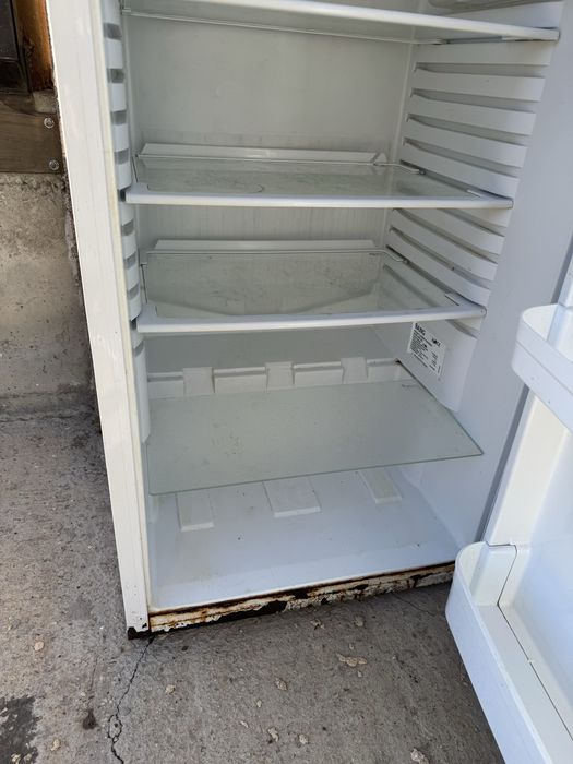 Работещ хладилник височина 150