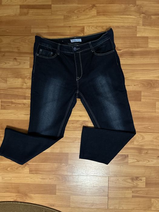 Vand 2 perechi de blugi