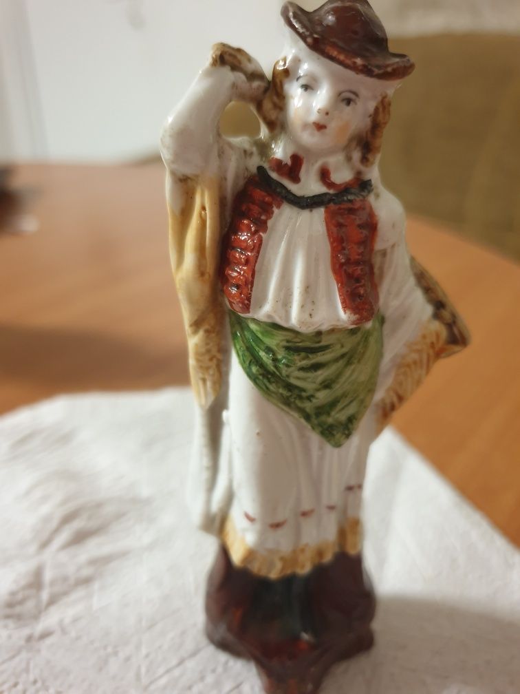 De vanzare figurine din portelan