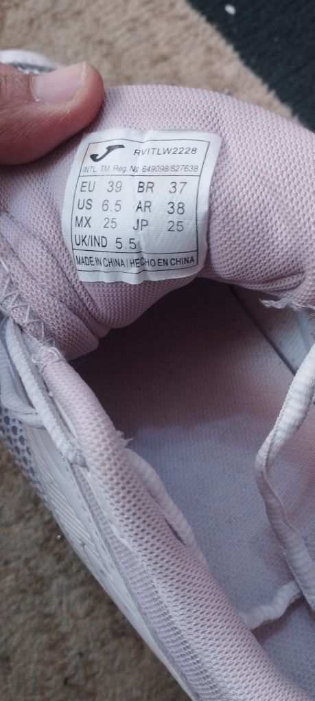 Продаётся женские кроссовки Timberland; Joma
