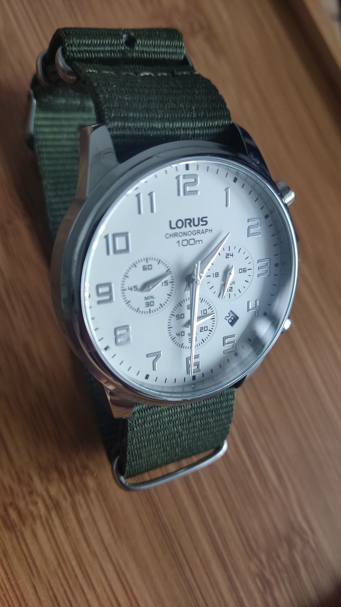 Часовник Lorus Chronograph